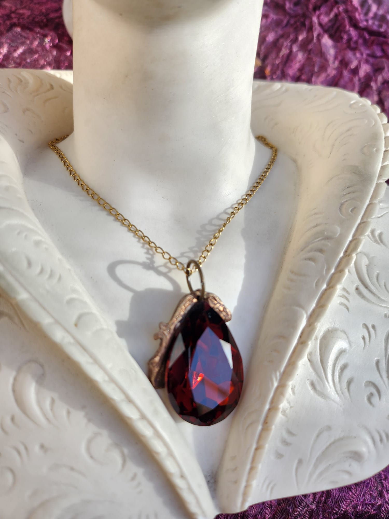 Earth Crystal Bronze Necklace – Rooted Energy Pendant – Handmade Witchcore Jewelry – Unique Rustic Gift