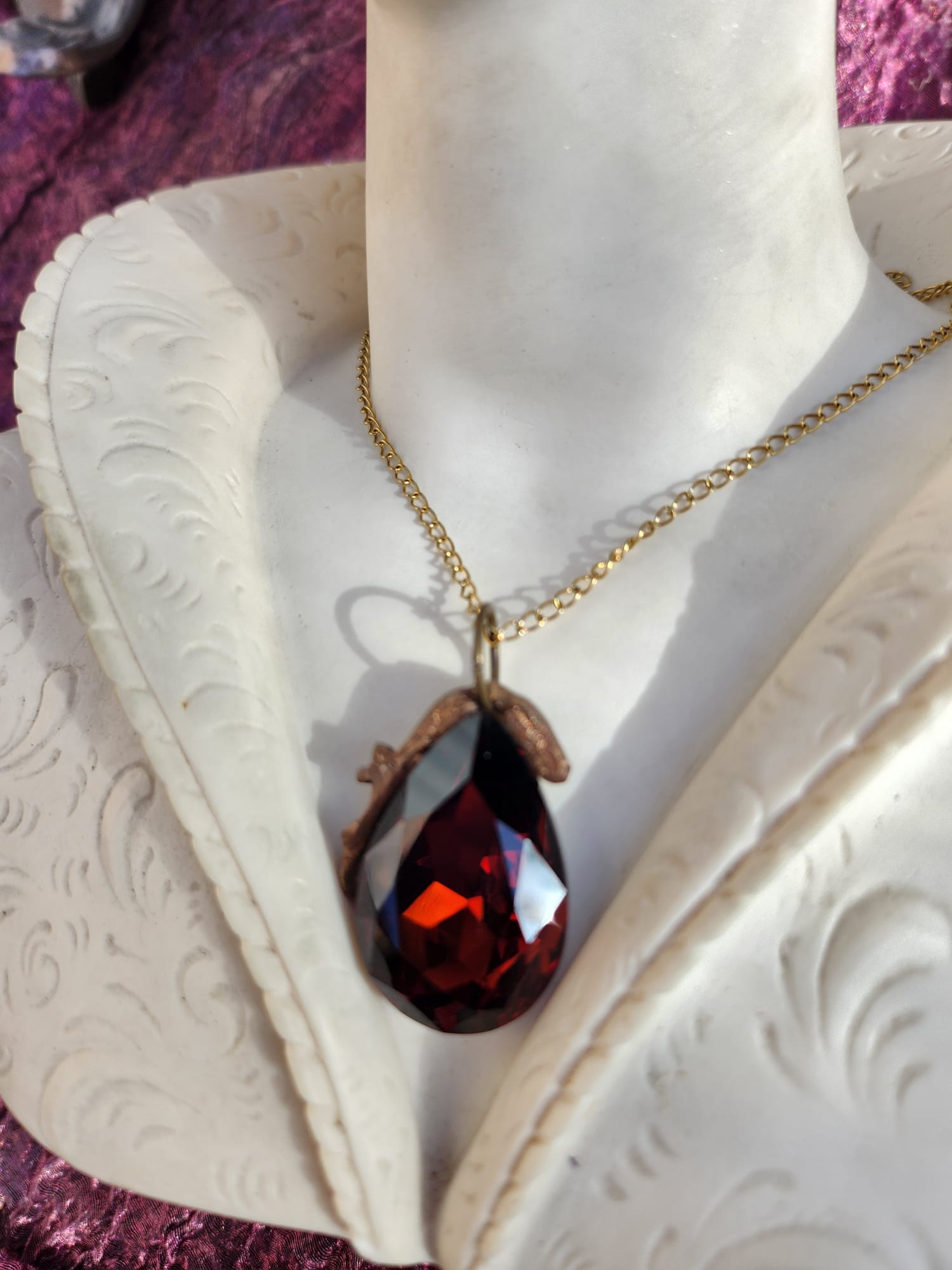 Earth Crystal Bronze Necklace – Rooted Energy Pendant – Handmade Witchcore Jewelry – Unique Rustic Gift