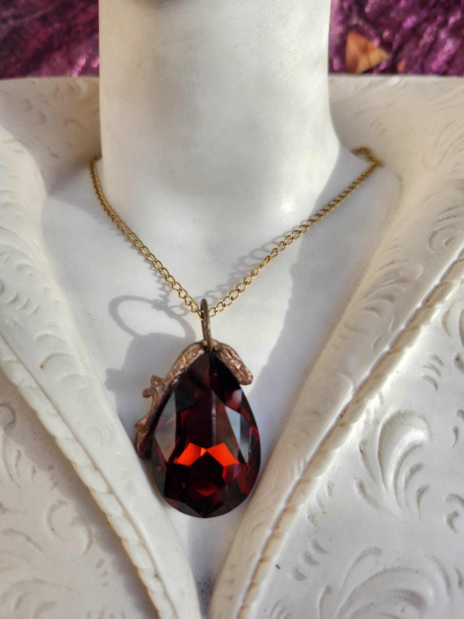 Earth Crystal Bronze Necklace – Rooted Energy Pendant – Handmade Witchcore Jewelry – Unique Rustic Gift