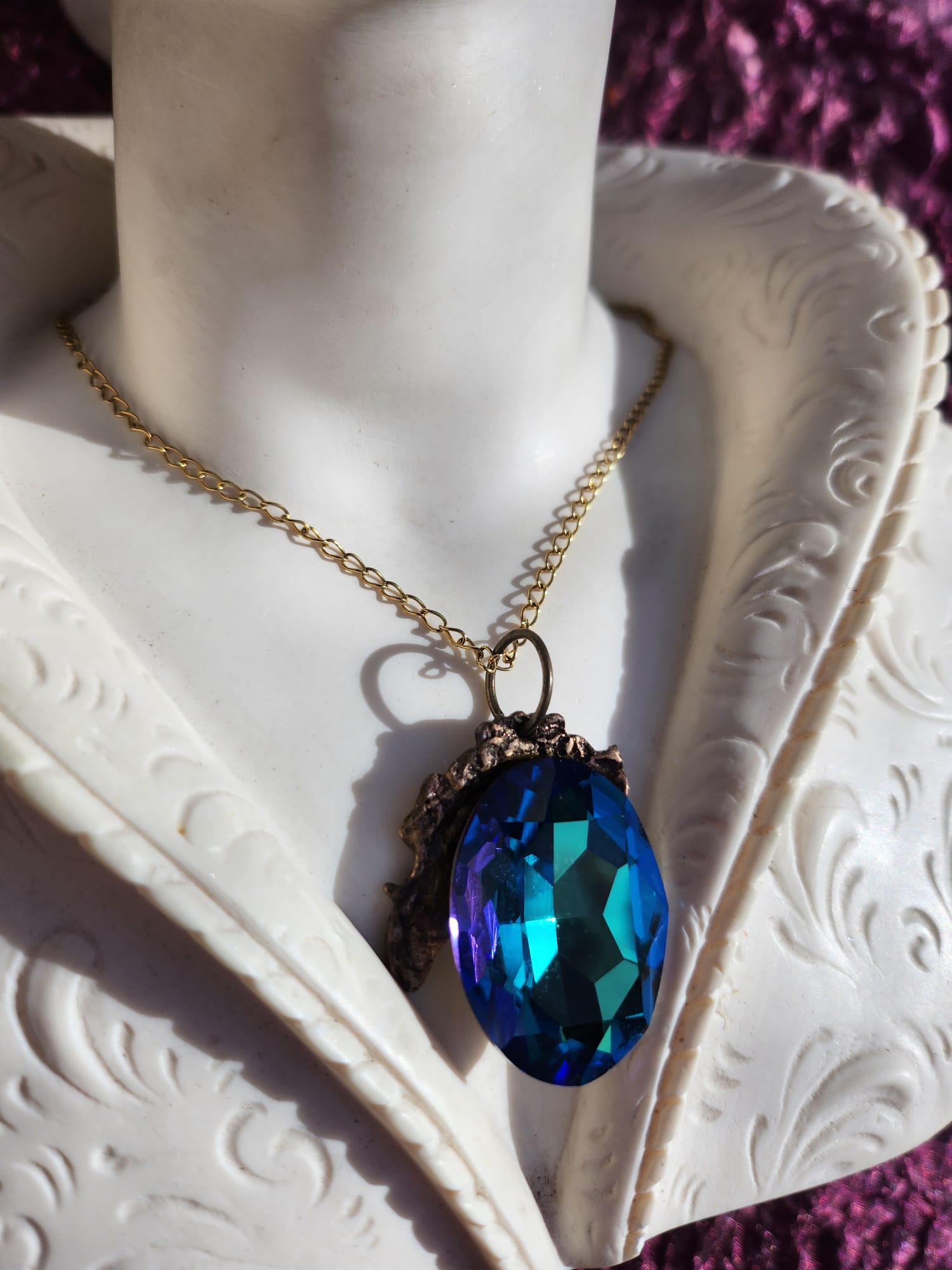 Oceanfire Pendant – Intense Blue Crystal in Raw Bronze – Vintage Enchanted Jewelry – Magical Gift for Her – Colorful Fairycore Charm