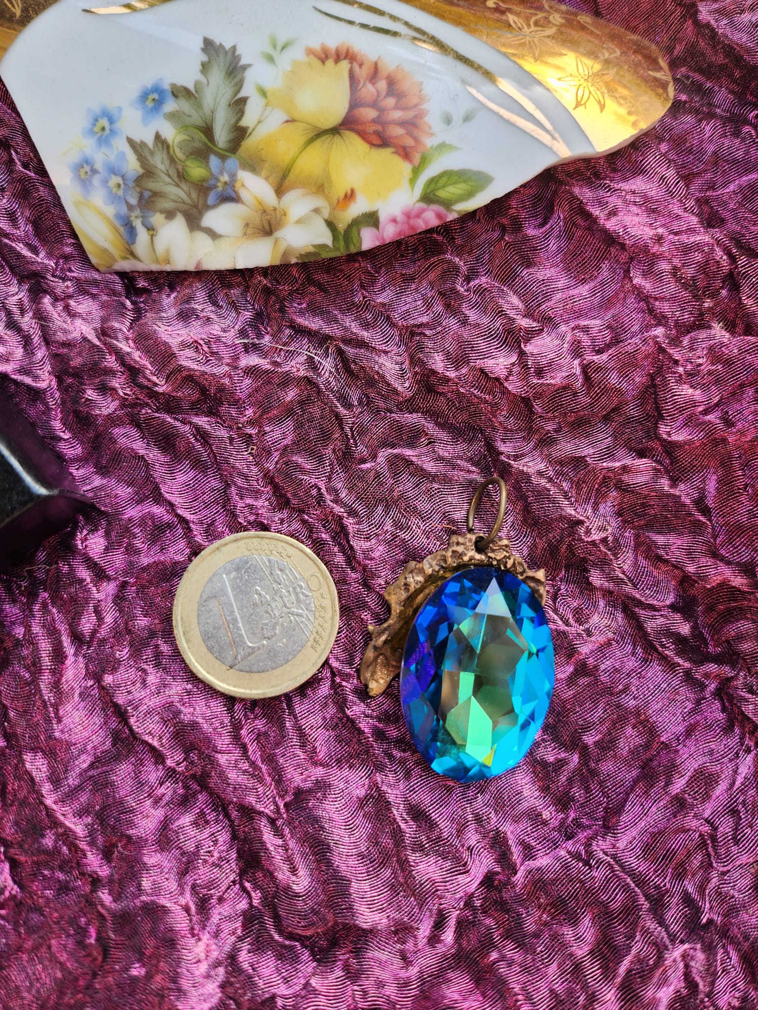 Oceanfire Pendant – Intense Blue Crystal in Raw Bronze – Vintage Enchanted Jewelry – Magical Gift for Her – Colorful Fairycore Charm