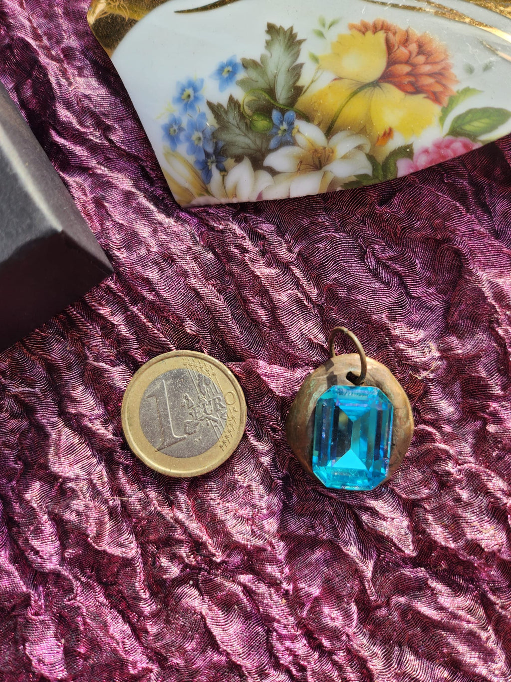 Blue Emerald-Cut Crystal Pendant – Handmade Bronze Vintage Necklace for Elegant & Boho Style