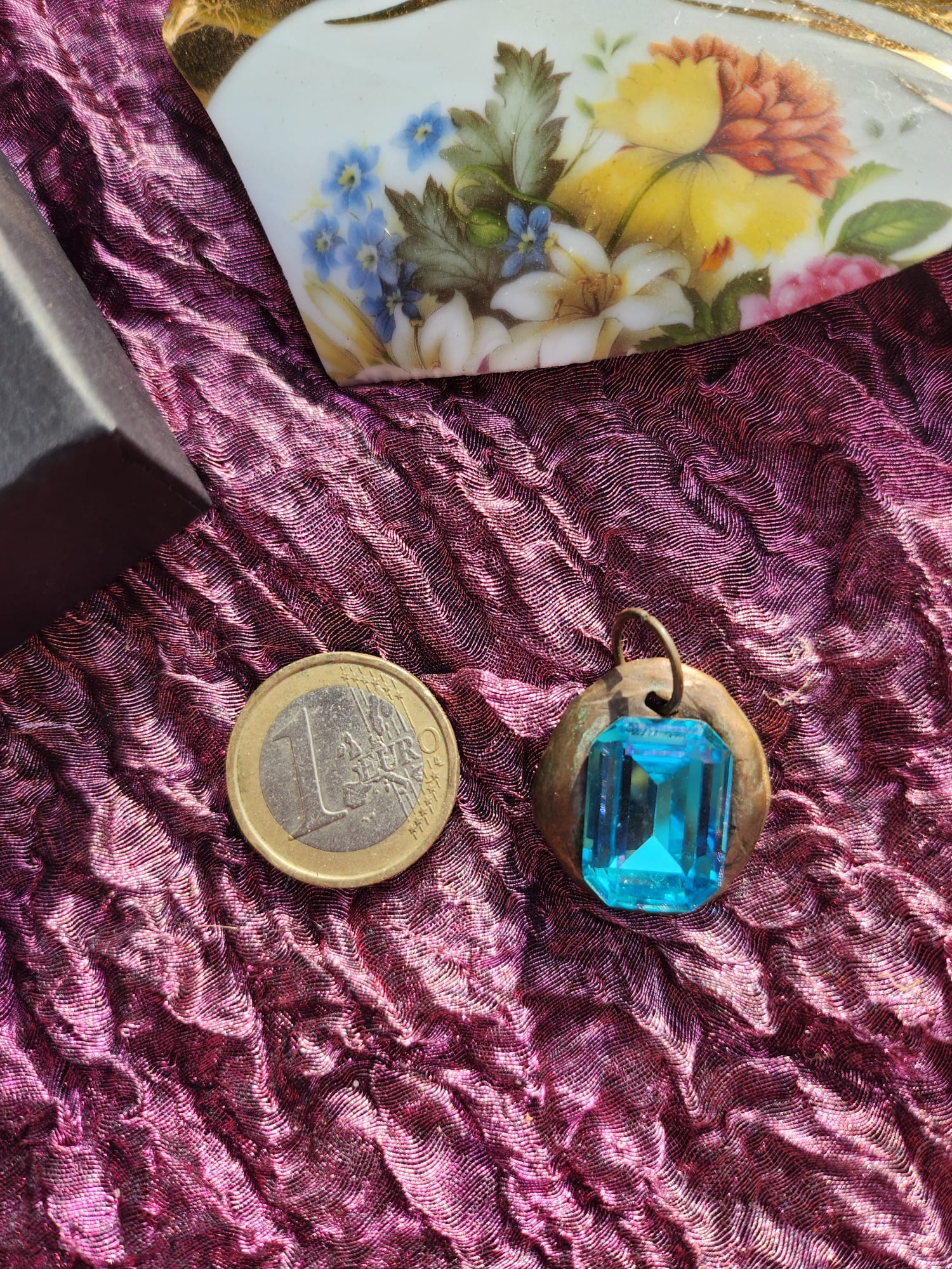 Blue Emerald-Cut Crystal Pendant – Handmade Bronze Vintage Necklace for Elegant & Boho Style
