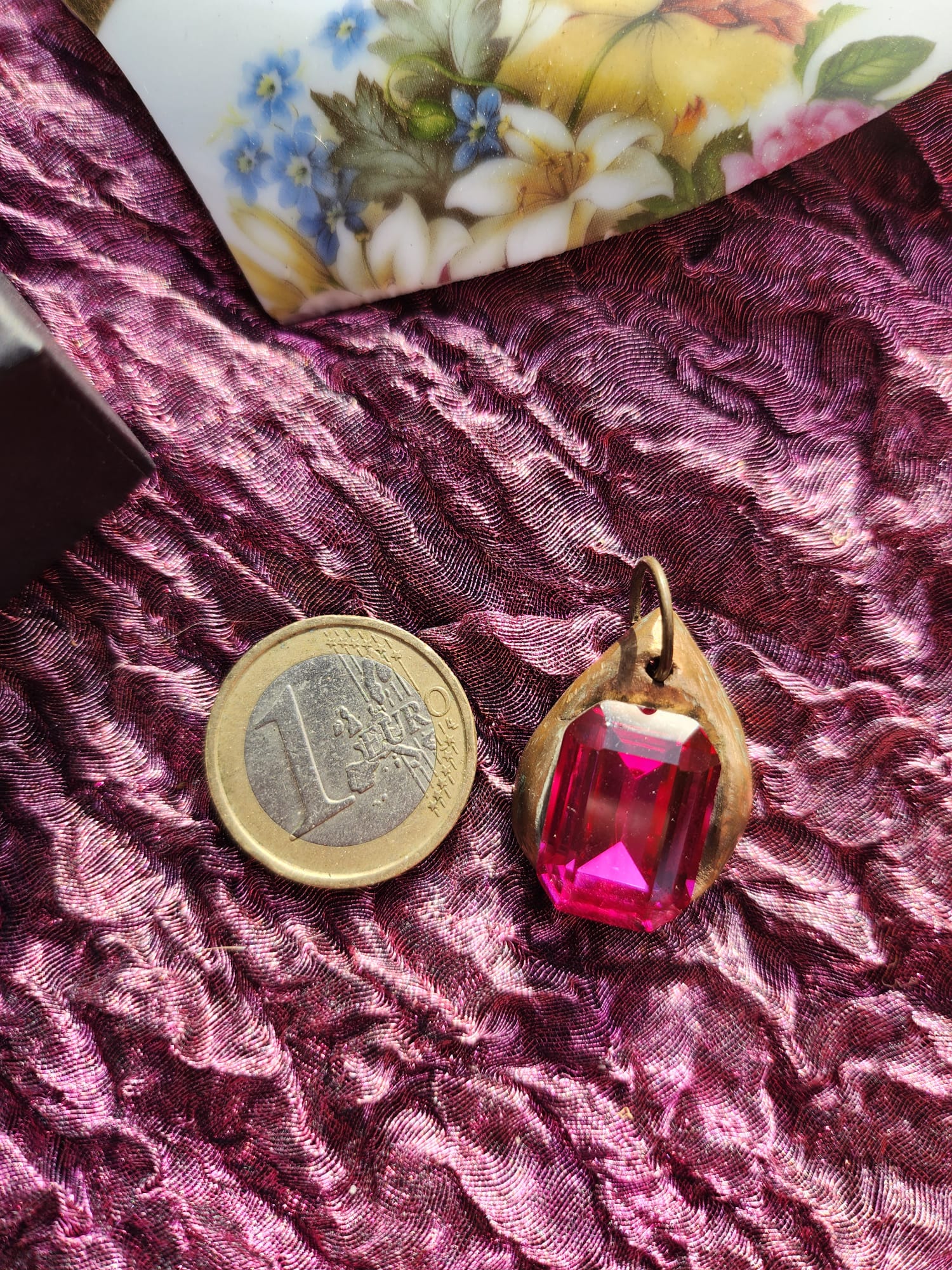 Fuchsia Pink Crystal Pendant – Handmade Bronze Vintage Necklace for Bold & Feminine Style