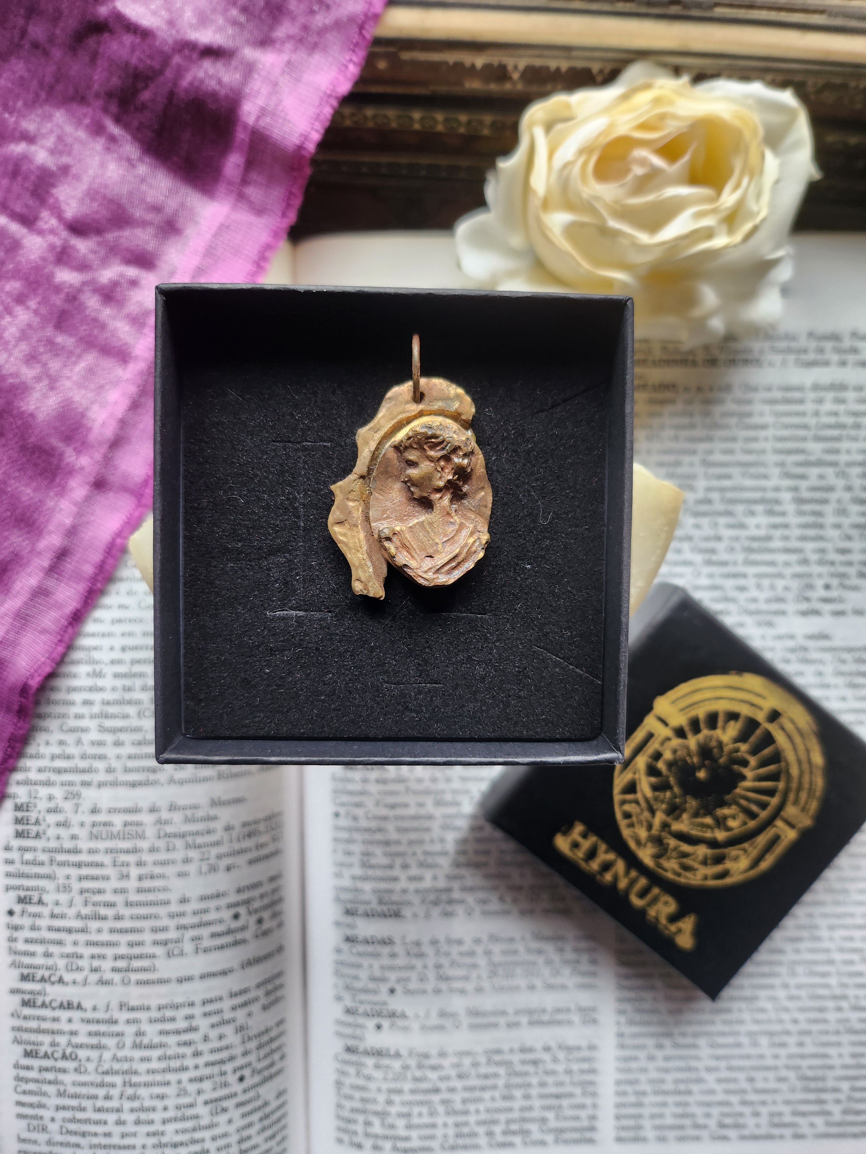 Medalhão romano em bronze feito à mão