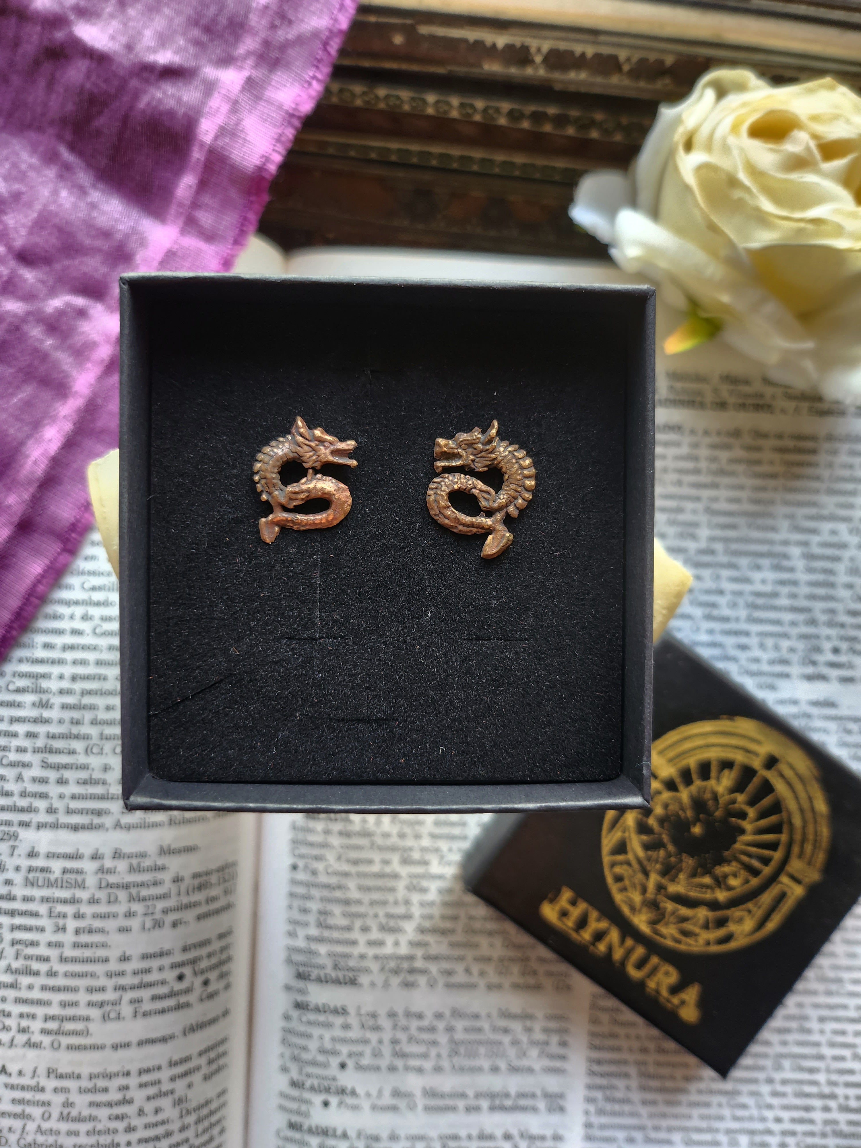 Pendientes de dragón de bronce hechos a mano